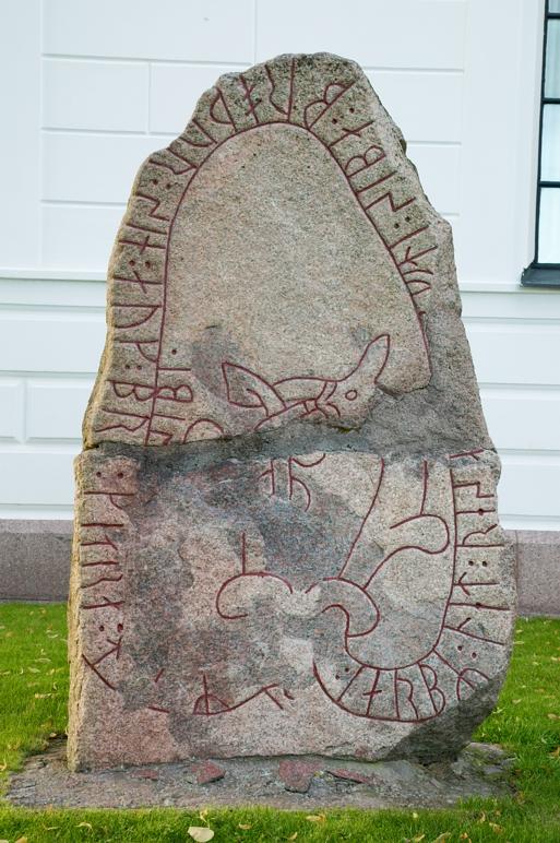 Runes written on runsten, röd grovkornig granit. Date: V